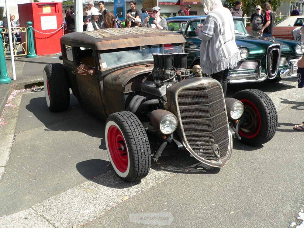 Graeme Steel from Mt Maunganui drove in to the show in his Rat Rod DATRAT and had heaps of people checki.jpg
