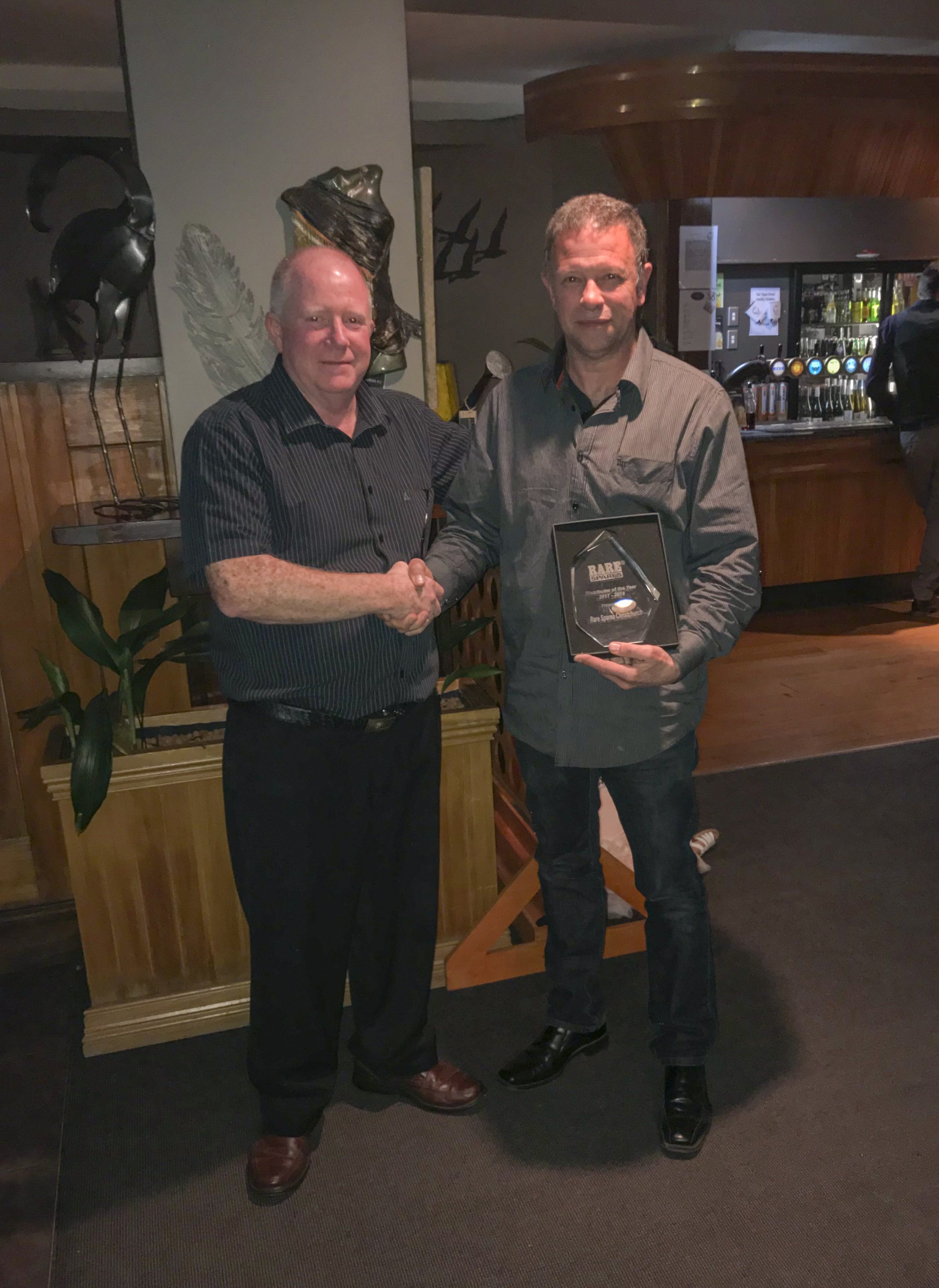 Managing Director Lance Corby presents the award to Ian King of Rare Spares NZ