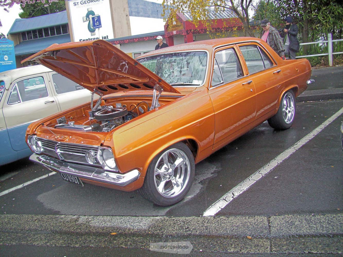 Joe Ryder  from Bethlehem had his golden 1966 HR Holden on display  but I had no other info on it.jpg