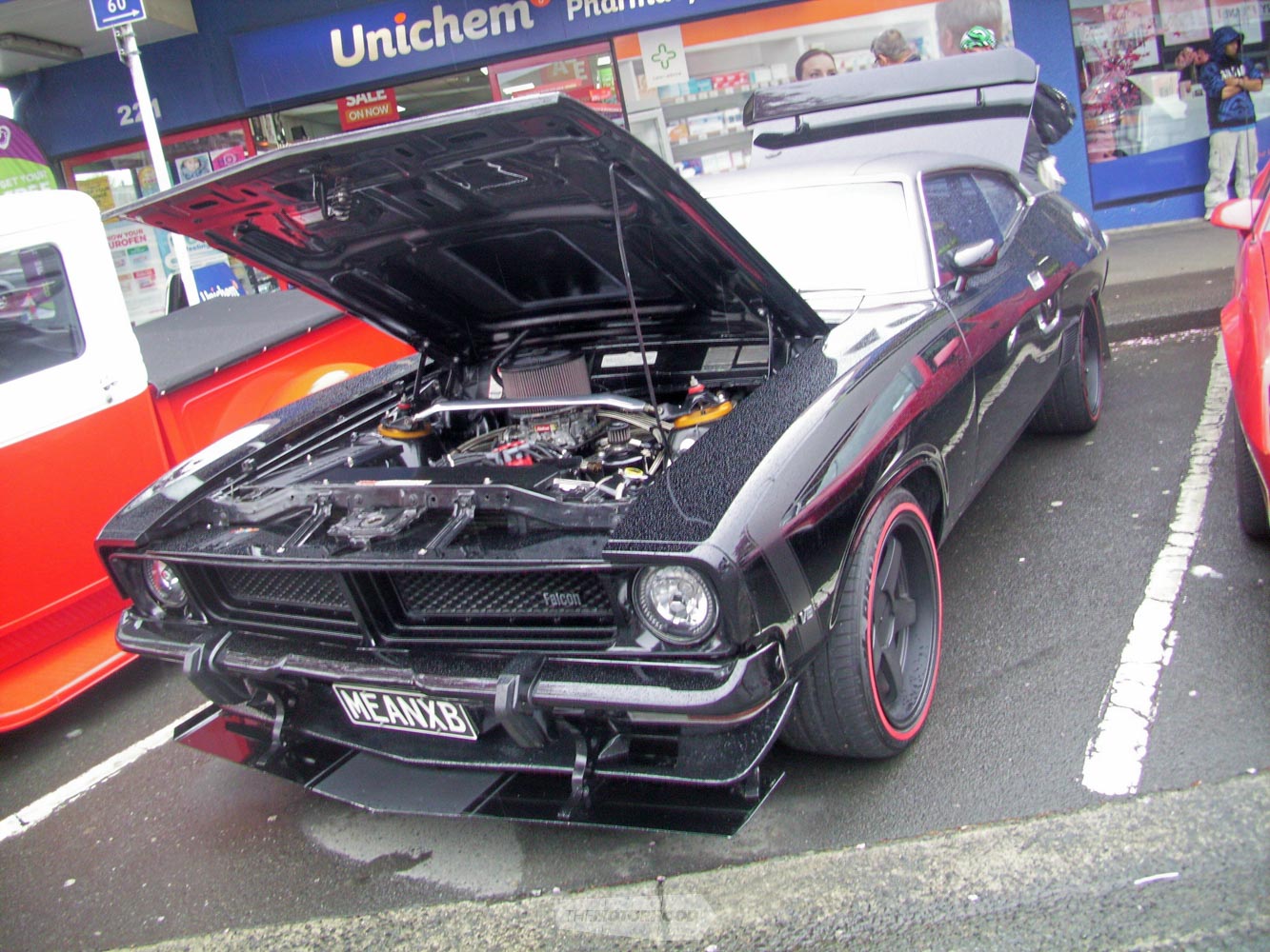 Kelvin Couchman  had the bonnet of his  Mean Xb up so the public could view all that mean Ford grunt.jpg