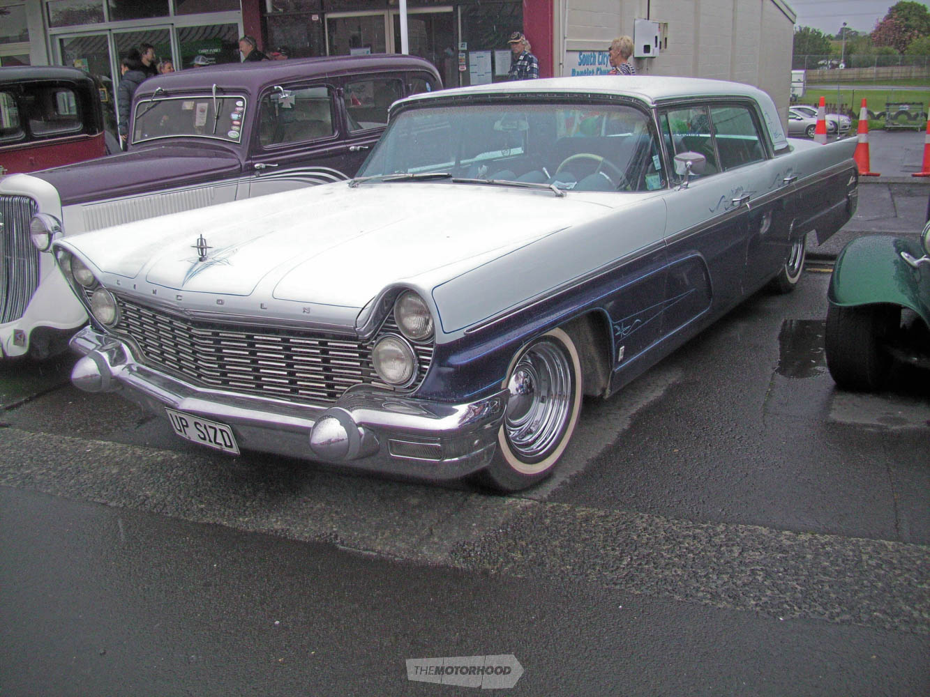 Ross King from Bay Rodders - Tauranga turned up in his big 1960 Lincoln Premier. Love his number plate.jpg